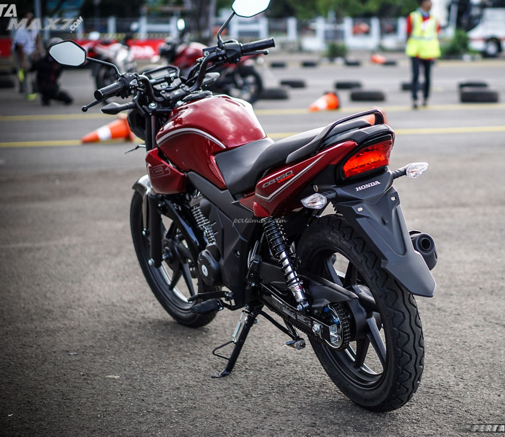 Ảnh chi tiết Honda CB150R Verza vừa ra mắt